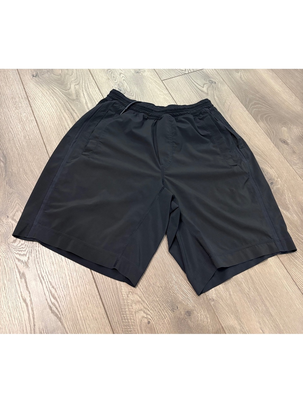 Lululemon Pace Breaker Shorts Size Medium Black 8.5" inseam